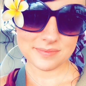 Meet your Posher, Marcia